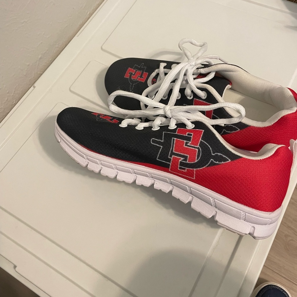 SDSU women’s sneakers - Picture 1 of 3